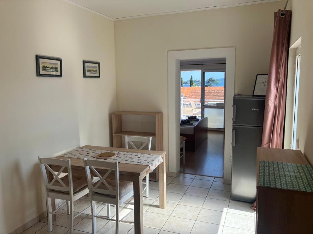 Apartmani Fani 2 Min Walking From Sea Orebić Exterior foto